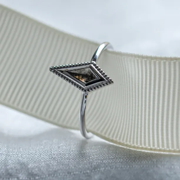 Vintage kite salt and pepper diamond ring LIVIA