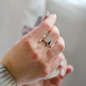 Vintage kite salt and pepper diamond ring LIVIA