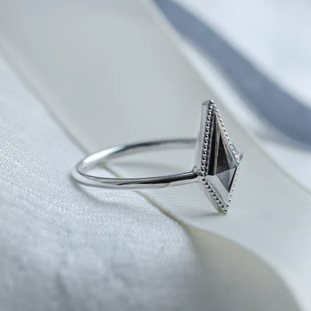 Vintage kite salt and pepper diamond ring LIVIA