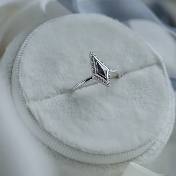 Vintage kite salt and pepper diamond ring LIVIA