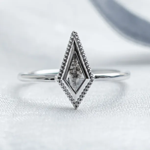 Vintage kite salt and pepper diamond ring LIVIA