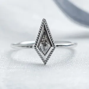 Vintage kite salt and pepper diamond ring LIVIA
