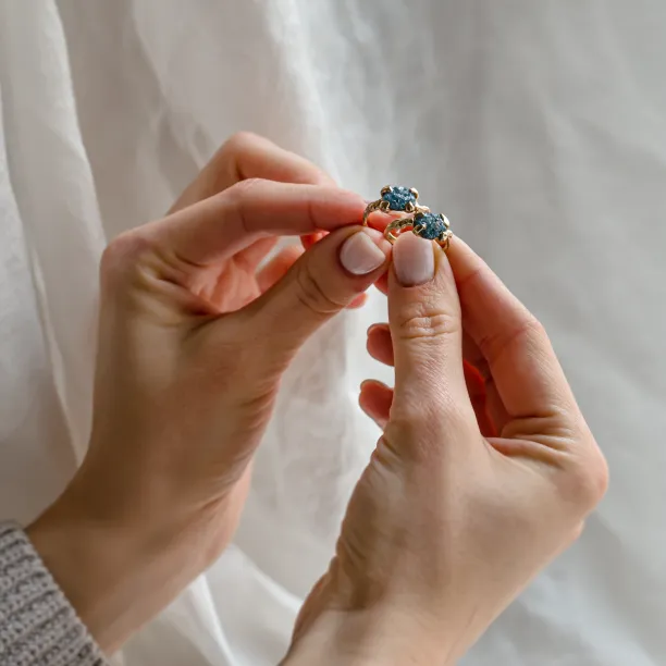 Gold ring with blue raw diamond and unusual rim SKY Image