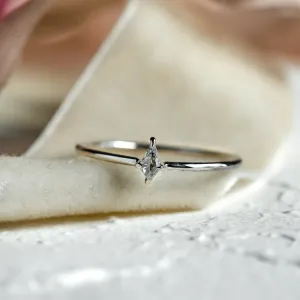 Minimalist ring with kite salt and pepper diamond KATE Thumbnail