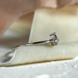 Minimalist ring with kite salt and pepper diamond KATE Thumbnail