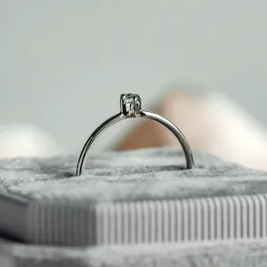 Minimalist ring with kite salt and pepper diamond KATE Thumbnail