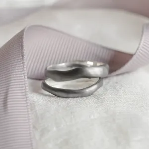 Black curved wedding rings SHALE Thumbnail