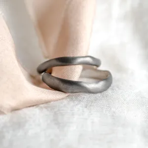 Black curved wedding rings SHALE Thumbnail