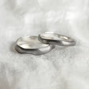 Black curved wedding rings SHALE Thumbnail