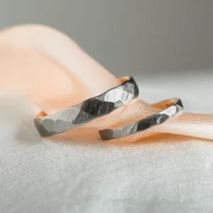 Black wedding bands in gold with hammered surface AZTEK Thumbnail