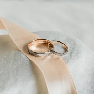 Black wedding bands in gold with hammered surface AZTEK Thumbnail