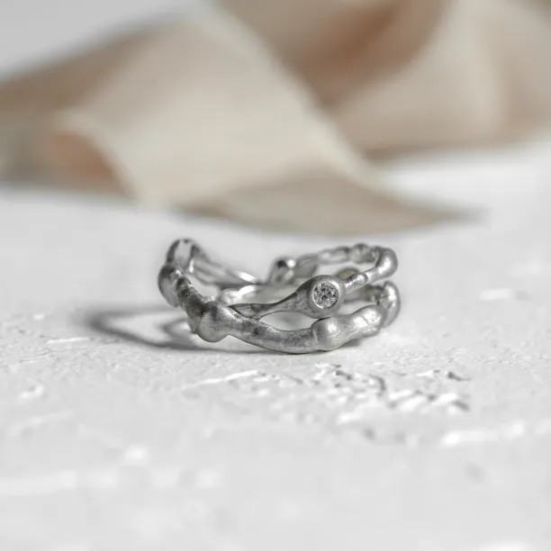 Curved wedding rings with diamond STIBI Image