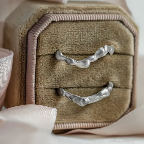 Curved wedding rings with diamond STIBI Image