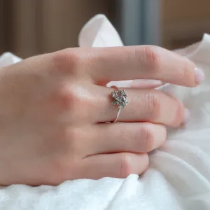 Cluster prsten TASHA se salt and pepper diamanty na ruce