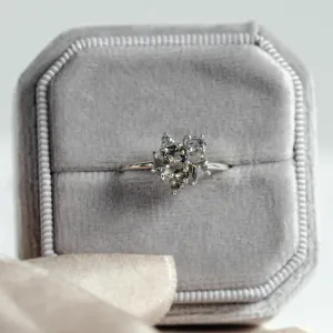 Detail cluster prstenu TASHA se salt and pepper diamanty