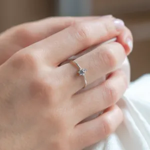 Cluster prsten ORESTE se salt and pepper diamanty na ruce