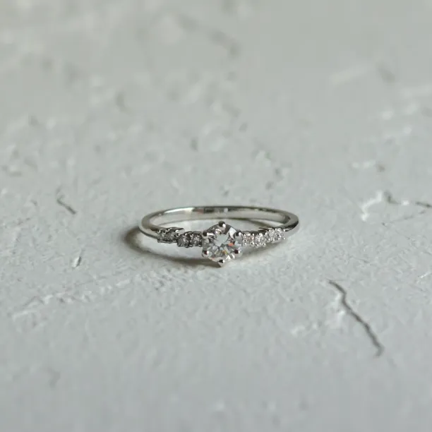 Zásnubní prsten s diamanty GABRIELE s centrálním diamantem