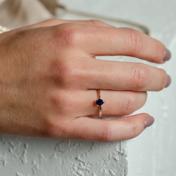 Engagement ring with blue sapphire LOUIS