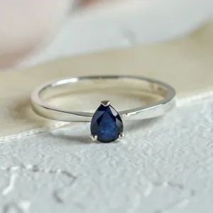 Engagement ring with blue sapphire LOUIS