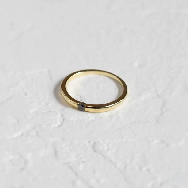 Minimalist engagement ring with salt'n'pepper diamond HAIMER Image
