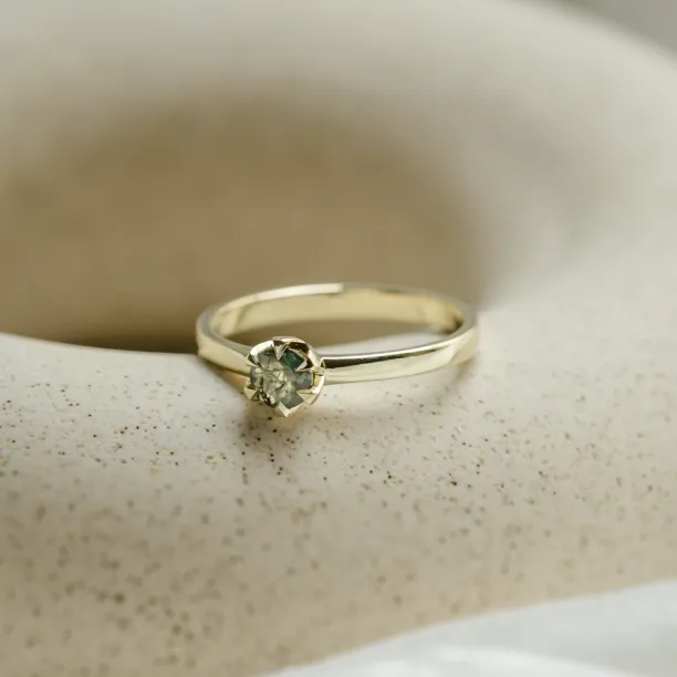 Angled view of the moss agate ring