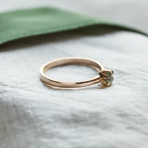 Side view of the minimalist ring with moss agate
