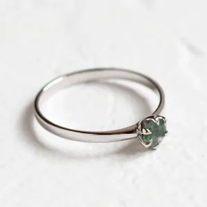 Close-up of the moss agate and ring band
