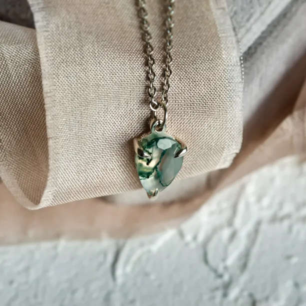 Gold necklace with pear moss agate NOLDOR
