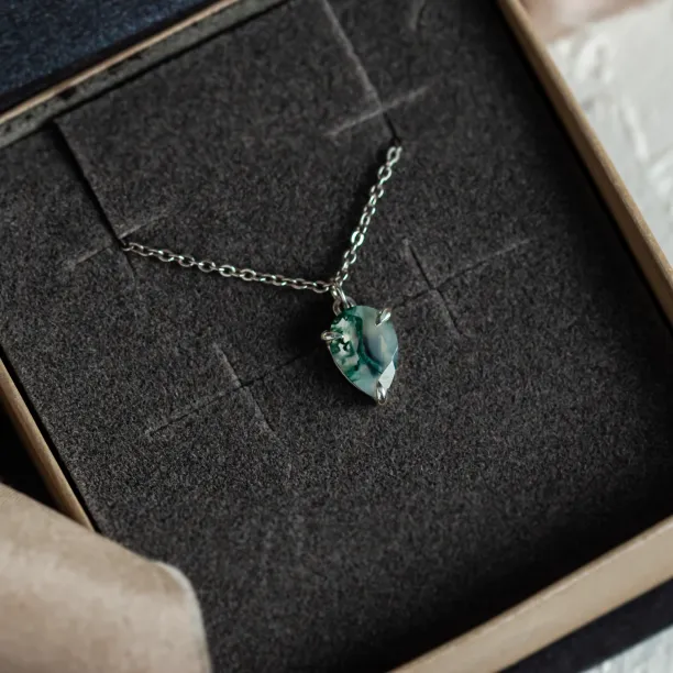 Gold necklace with pear moss agate NOLDOR