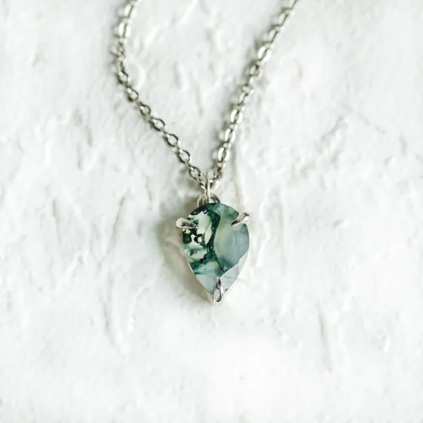 Gold necklace with pear moss agate NOLDOR