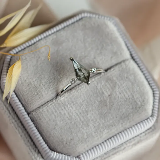 Angled close-up of VALENTINO engagement ring with salt'n'pepper diamonds