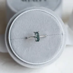 Top view of the FAIRY ring with baguette moss agate