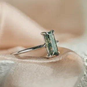 Side detail of the FAIRY ring with baguette moss agate