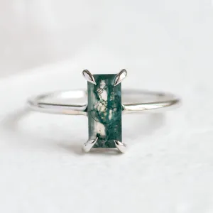 Close-up of the FAIRY ring with baguette moss agate