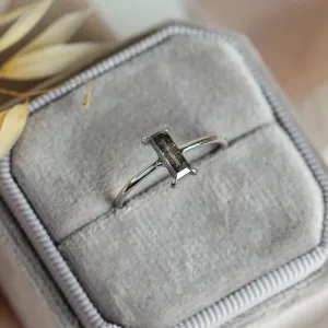 Prsten v art deco stylu se salt'n'pepper diamantem ERMANNO