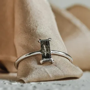 Prsten v art deco stylu se salt'n'pepper diamantem ERMANNO