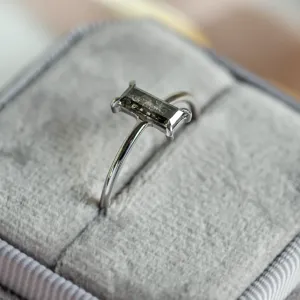 Prsten v art deco stylu se salt'n'pepper diamantem ERMANNO