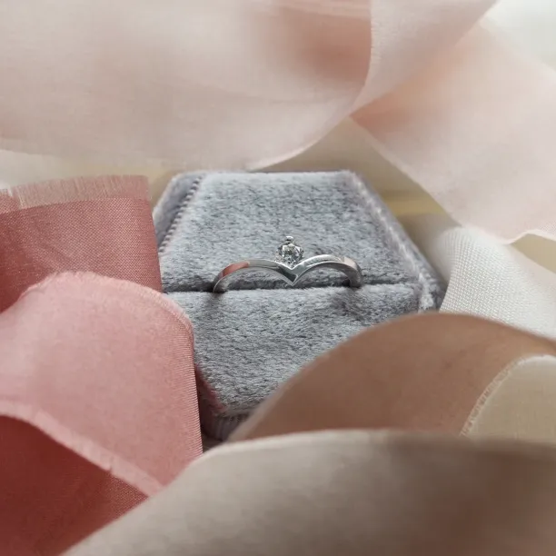 Original engagement ring with lab-grown diamond AMYA Image