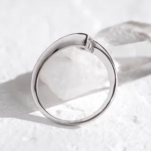 Interior detail of the HELSO engagement ring and its lab-grown diamond
