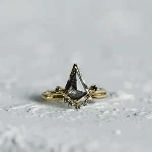 Detail diamantu salt'n'pepper ve tvaru kite v setu MEGHAN