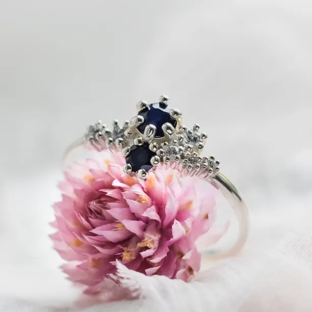 Gold cluster ring with sapphires and diamonds NAUTICA Image