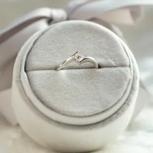 Angled view of the GRESIA engagement ring and its lab-grown diamond