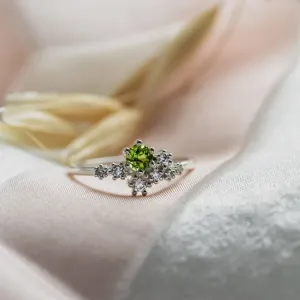 Cluster prsten s olivínem a diamanty GOOSEBERRY Thumbnail