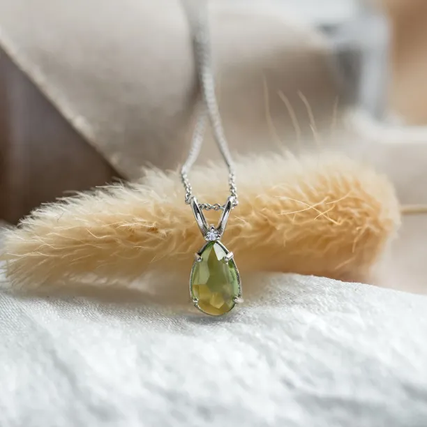 Zlatý náhrdelník s olivínem a diamantem KIWI Image