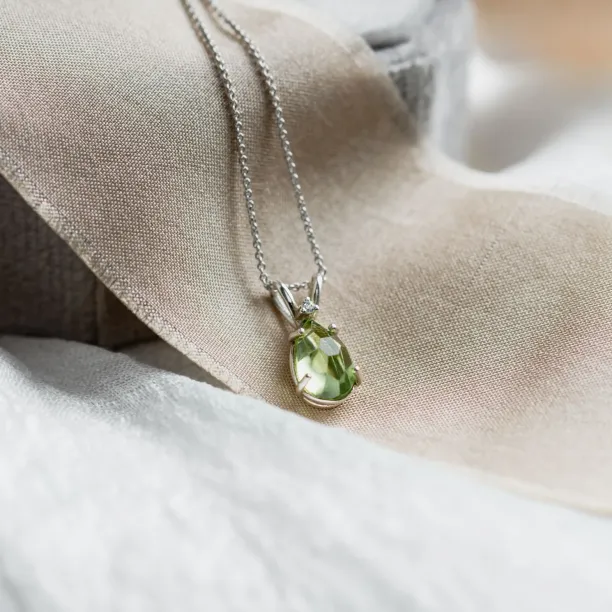 Zlatý náhrdelník s olivínem a diamantem KIWI Image