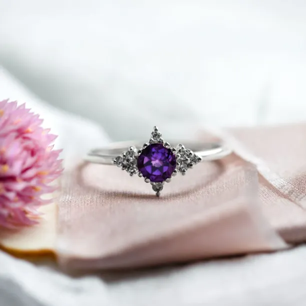 Engagement ring with amethyst and diamonds ALBINEA Image