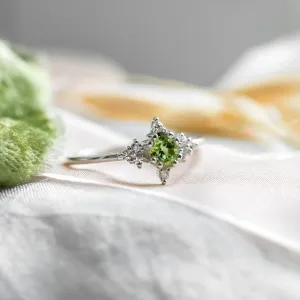 Gold ring with peridot and diamonds CERIGNOLA Thumbnail
