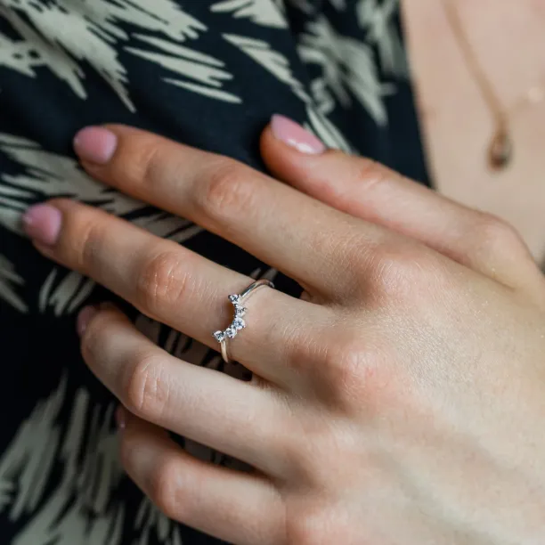 Curved gold wedding ring with diamonds ENNIO Image