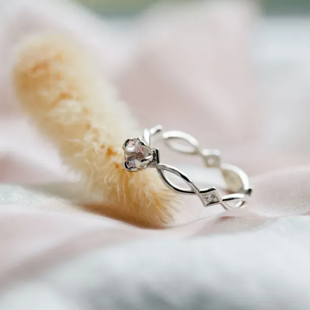 Gold ring with morganite and diamonds QUEENIE Image