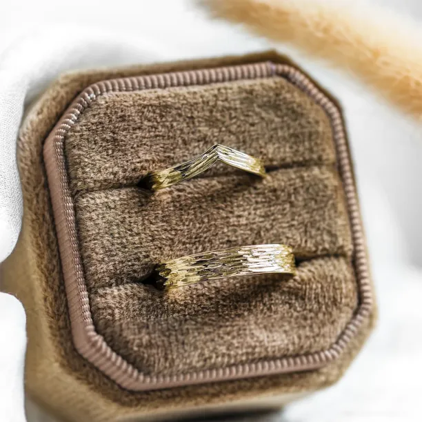 Gold wedding rings with natural surface SIENA Image